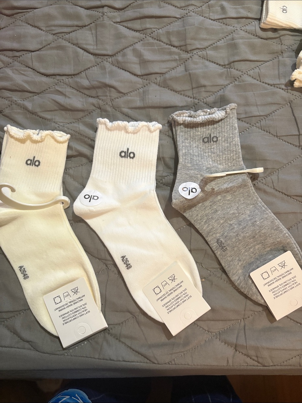 ALO Yoga Women's Scalloped Crew Socks - White, Cream & Gray (3-Pack)